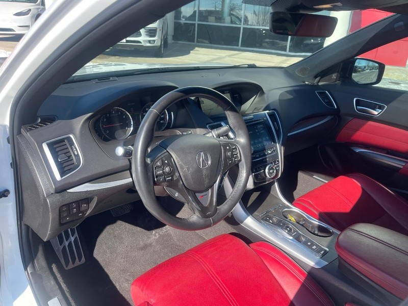 Acura TLX Vehicle Full-screen Gallery Image 17
