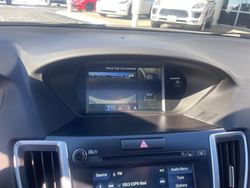 Acura TLX Vehicle Full-screen Gallery Image 19