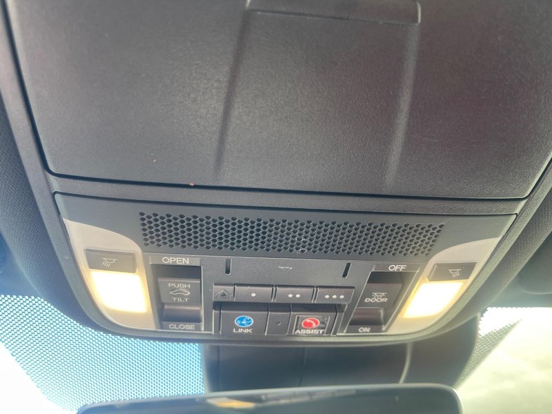 Acura TLX Vehicle Full-screen Gallery Image 22