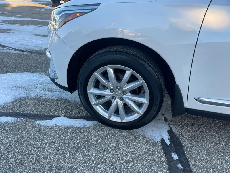 Acura RDX Vehicle Full-screen Gallery Image 06