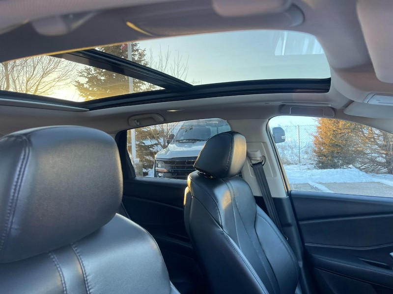 Acura RDX Vehicle Full-screen Gallery Image 10