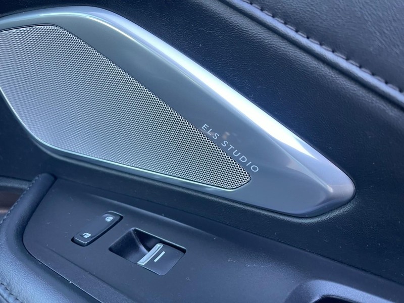 Acura RDX Vehicle Full-screen Gallery Image 14