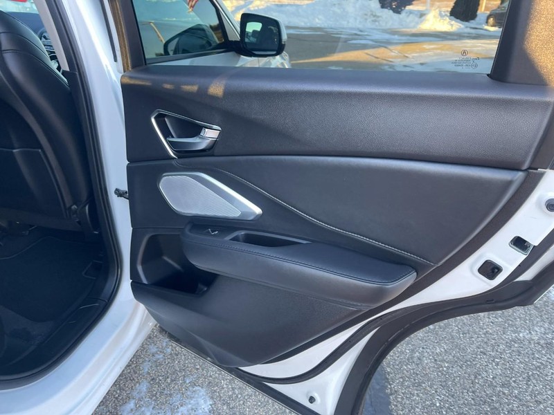 Acura RDX Vehicle Full-screen Gallery Image 18