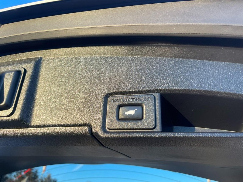 Acura RDX Vehicle Full-screen Gallery Image 20