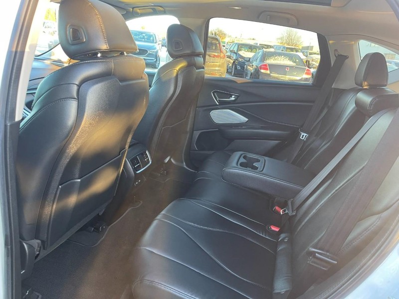 Acura RDX Vehicle Full-screen Gallery Image 21