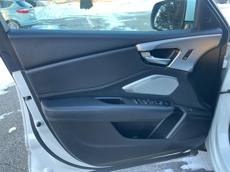 Acura RDX Vehicle Full-screen Gallery Image 25