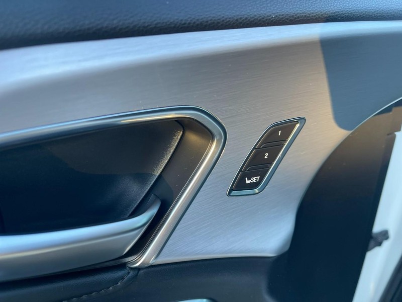 Acura RDX Vehicle Full-screen Gallery Image 26