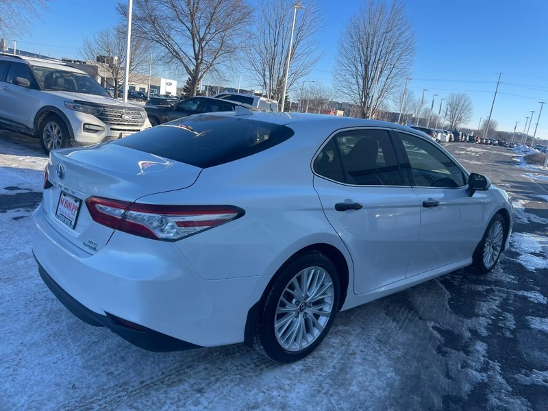 Toyota Camry Vehicle Image 03