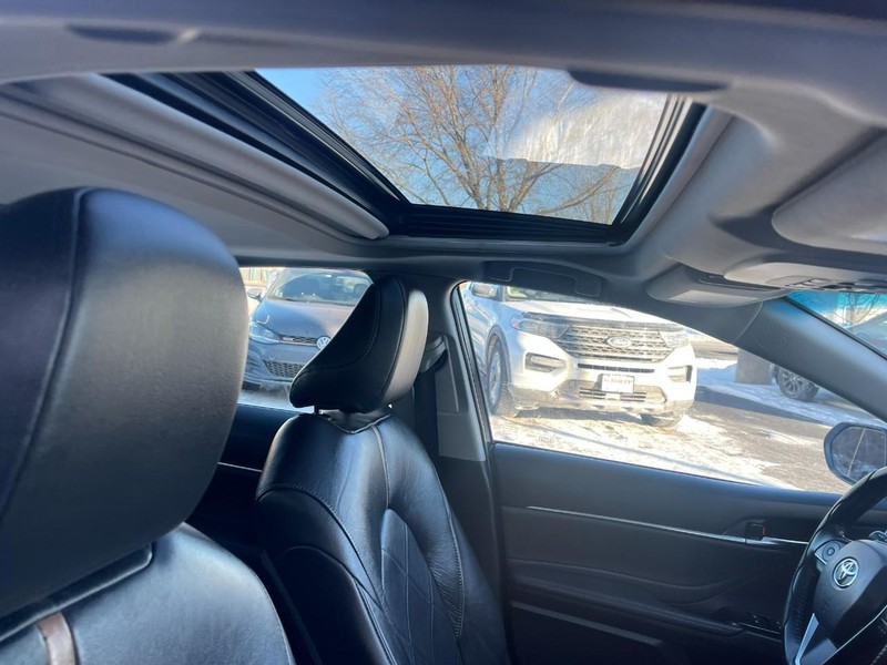 Toyota Camry Vehicle Image 10