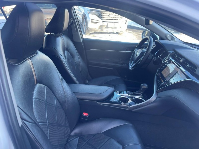 Toyota Camry Vehicle Image 11