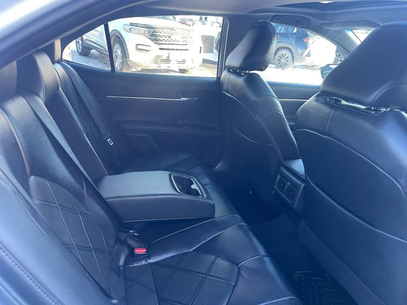 Toyota Camry Vehicle Image 14