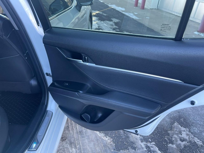 Toyota Camry Vehicle Image 16