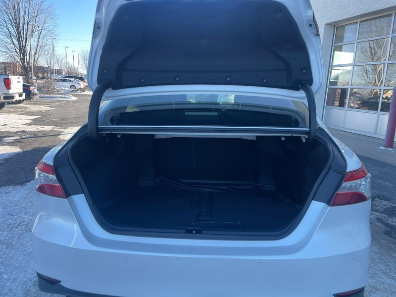 Toyota Camry Vehicle Image 17