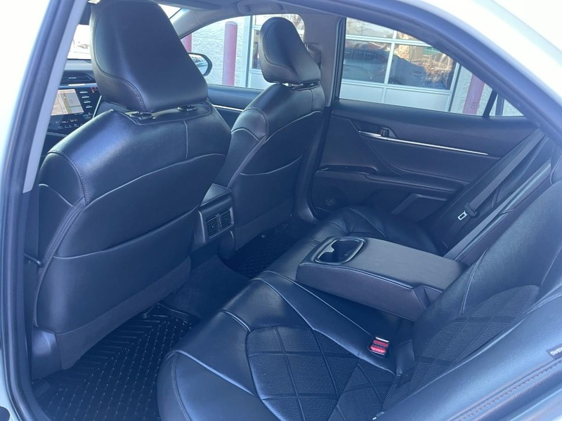 Toyota Camry Vehicle Image 18