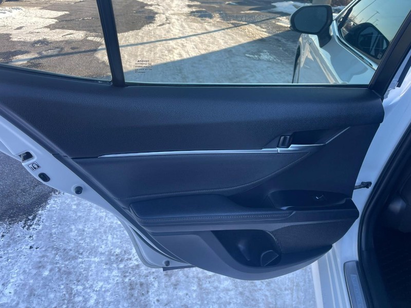 Toyota Camry Vehicle Image 19