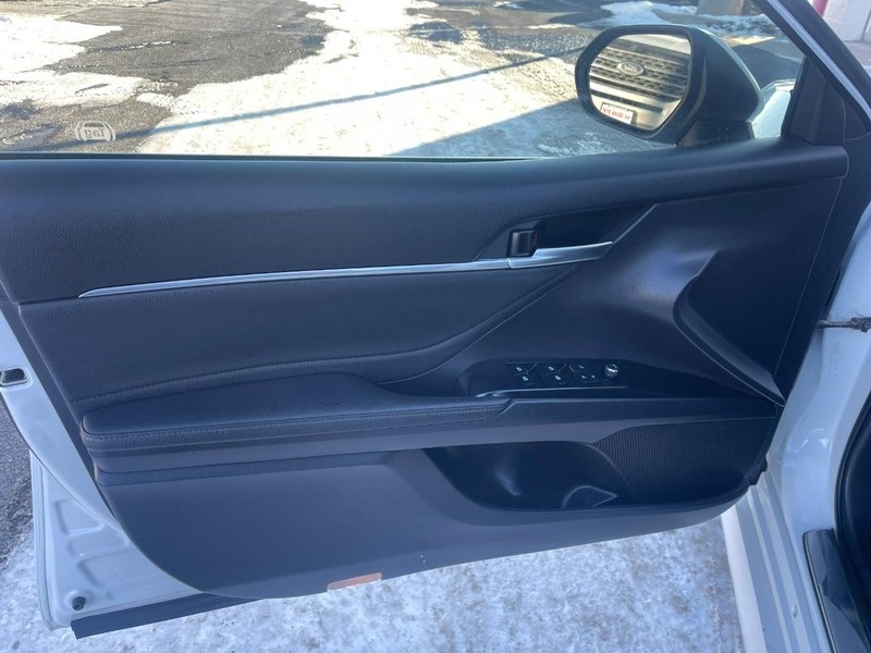 Toyota Camry Vehicle Image 22