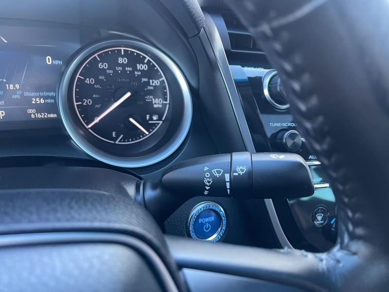 Toyota Camry Vehicle Image 28