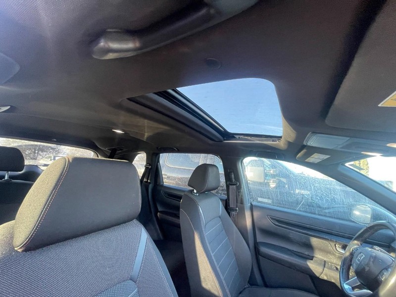 Honda CR-V Hybrid Vehicle Image 03