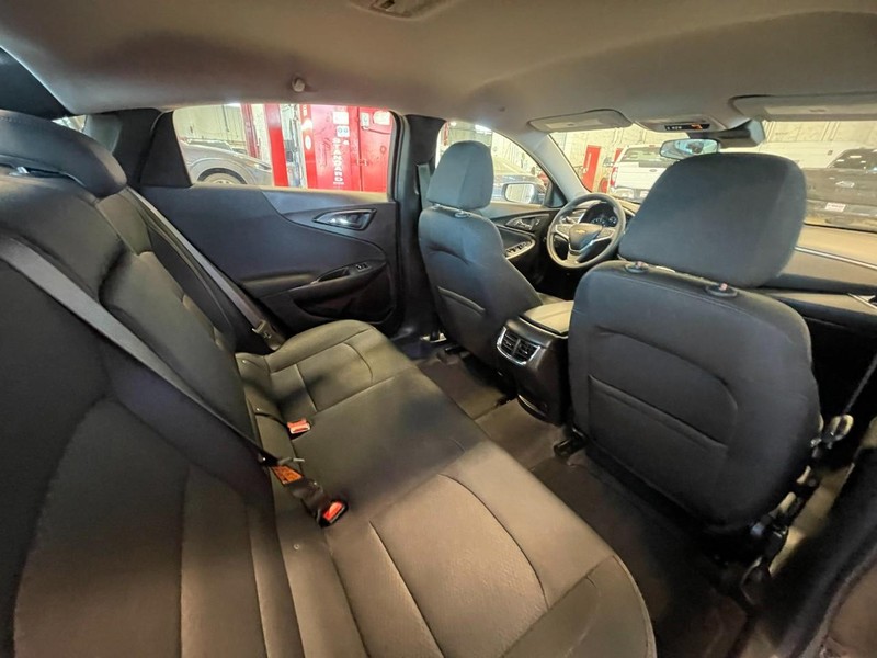 Chevrolet Malibu Vehicle Image 11