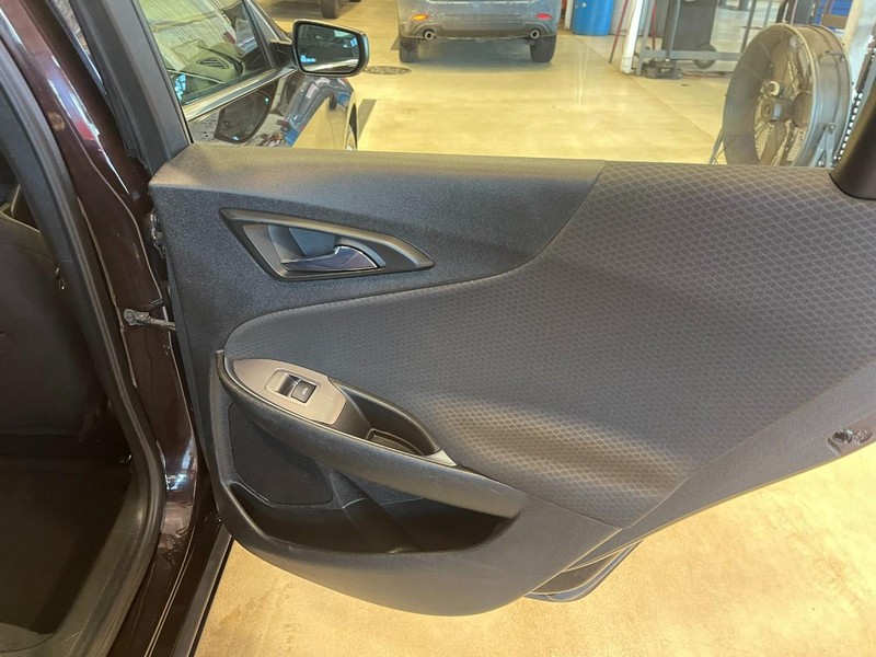 Chevrolet Malibu Vehicle Image 12