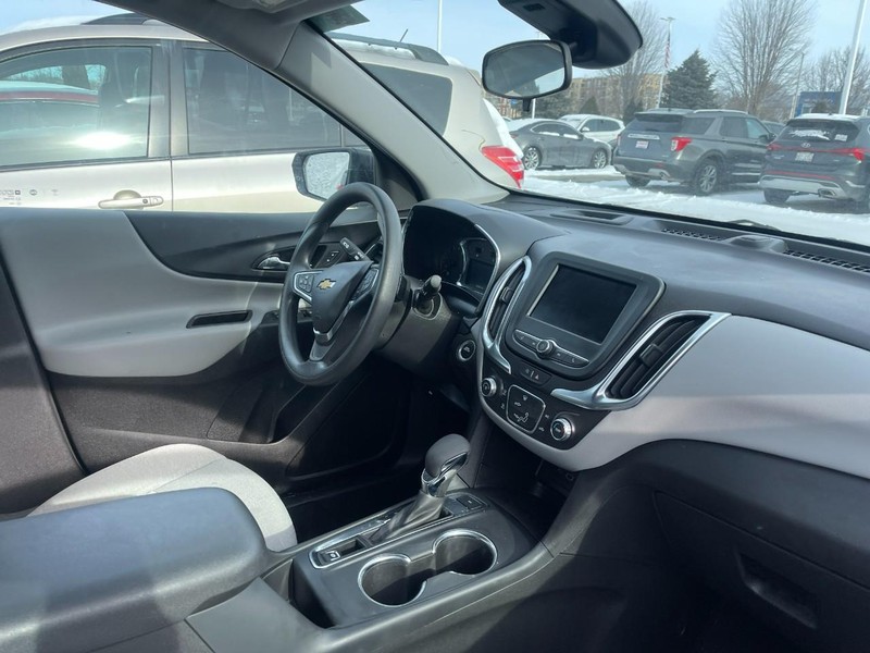 Chevrolet Equinox Vehicle Image 02