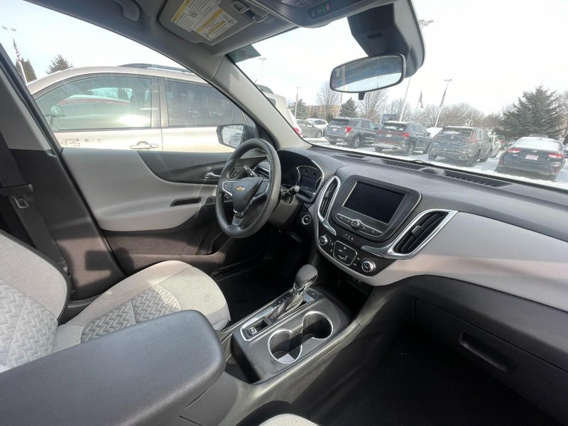 Chevrolet Equinox Vehicle Image 04