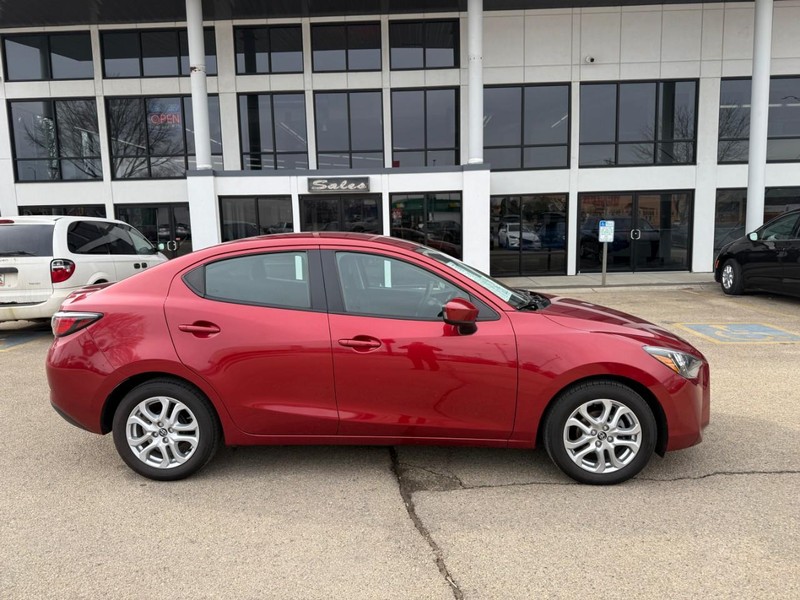 Toyota Yaris iA Vehicle Image 03