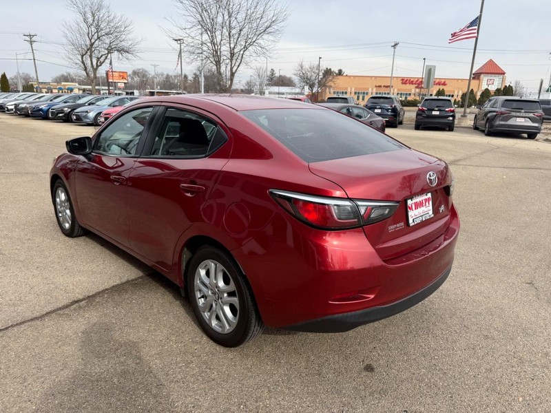 Toyota Yaris iA Vehicle Image 06