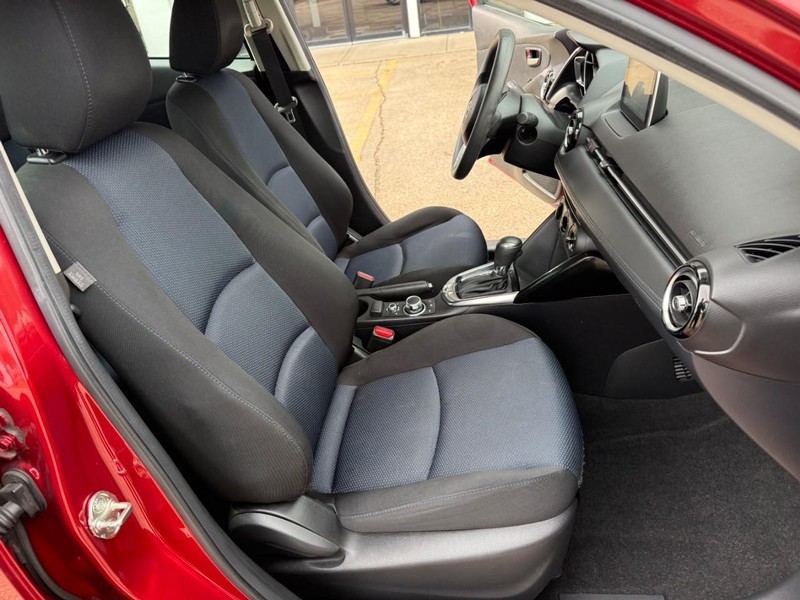 Toyota Yaris iA Vehicle Image 10