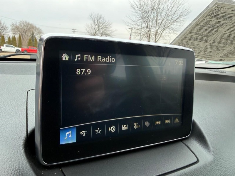 Toyota Yaris iA Vehicle Image 18