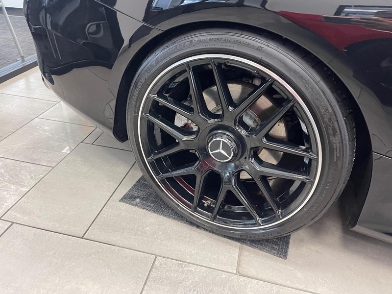 Mercedes-Benz C-Class Vehicle Image 09