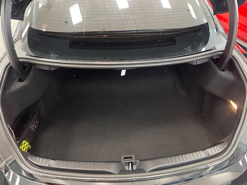 Mercedes-Benz C-Class Vehicle Image 15