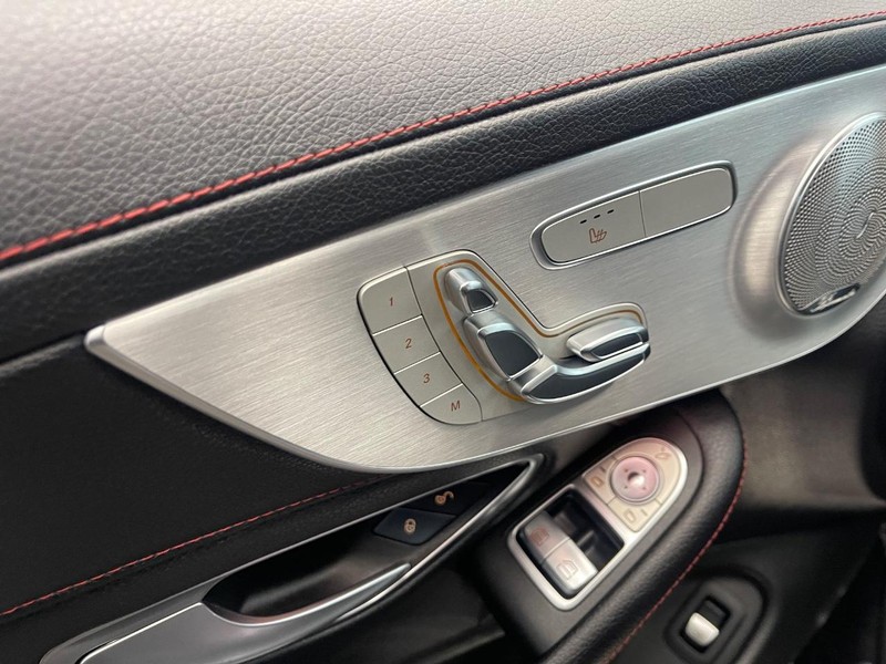 Mercedes-Benz C-Class Vehicle Image 17