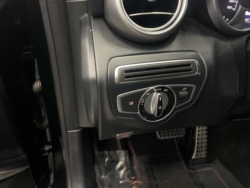 Mercedes-Benz C-Class Vehicle Image 22