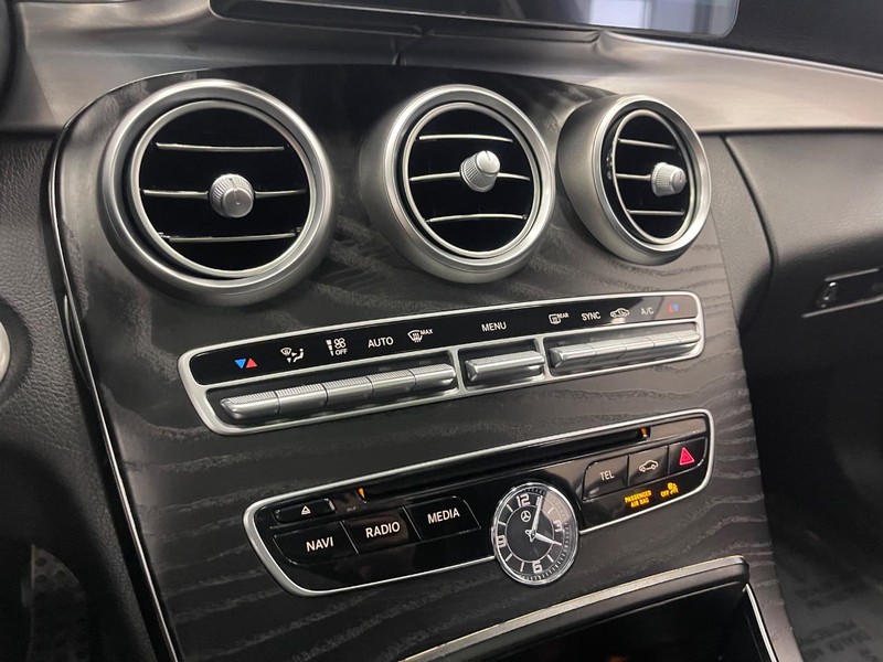 Mercedes-Benz C-Class Vehicle Image 29