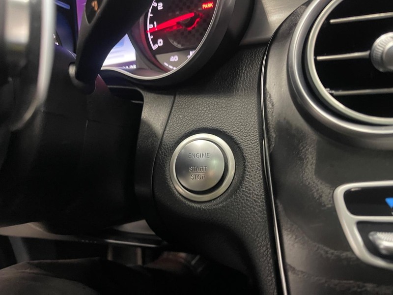 Mercedes-Benz C-Class Vehicle Image 31