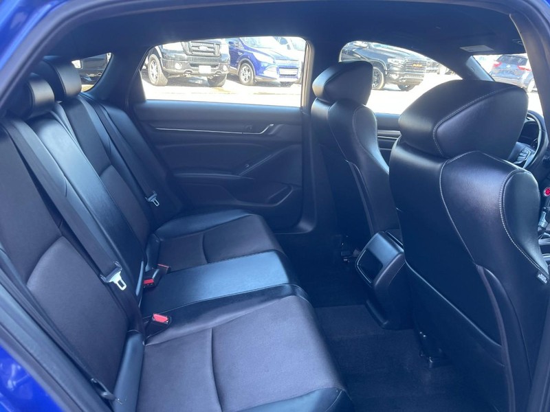 Honda Accord Sedan Vehicle Image 08