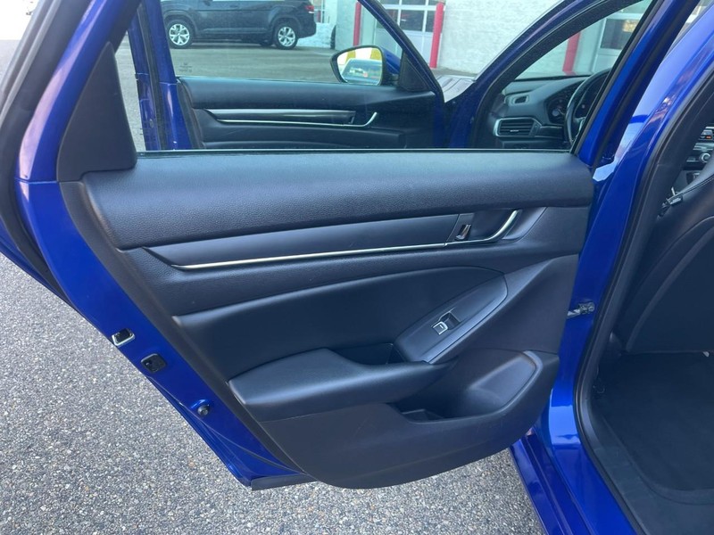Honda Accord Sedan Vehicle Image 11