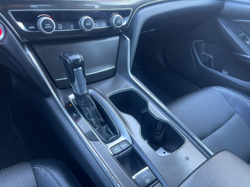 Honda Accord Sedan Vehicle Image 24