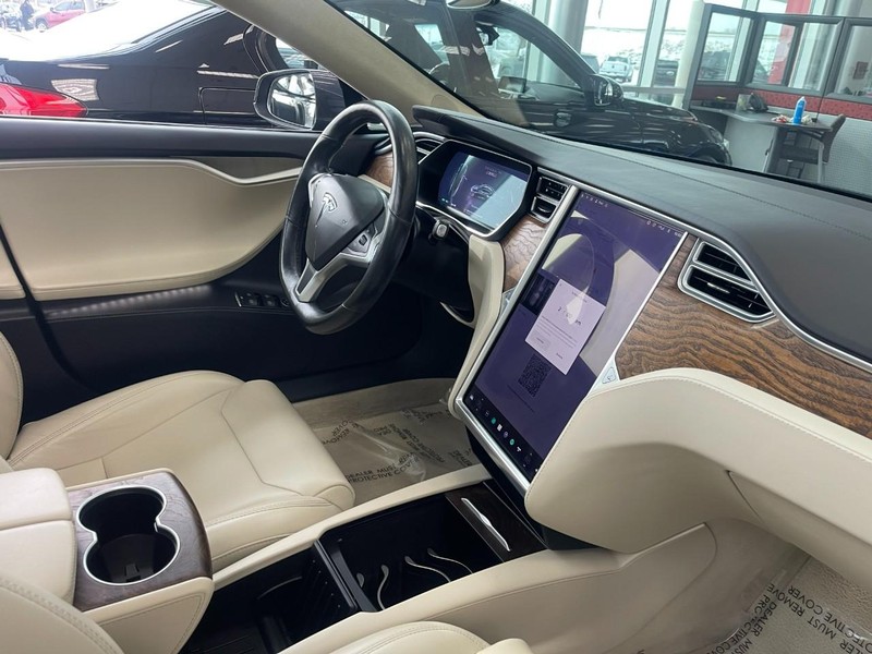 Tesla Model S Vehicle Image 09