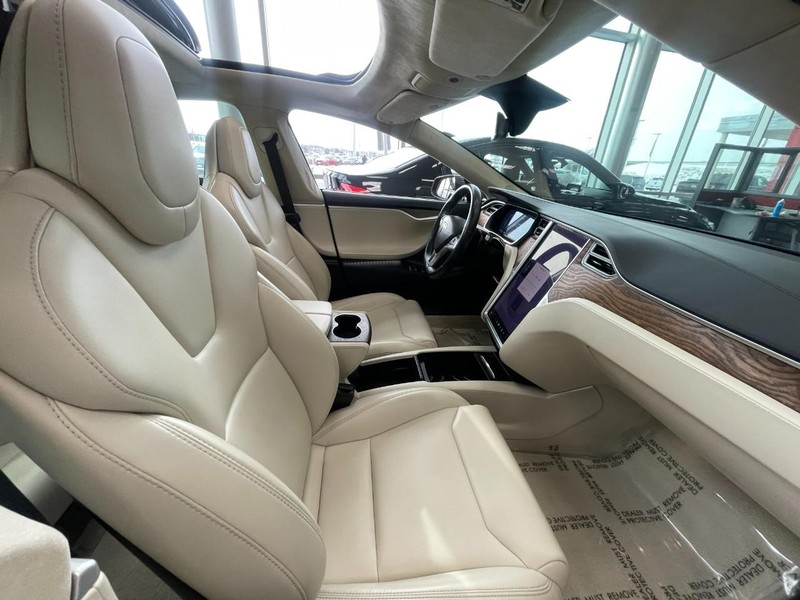 Tesla Model S Vehicle Image 11