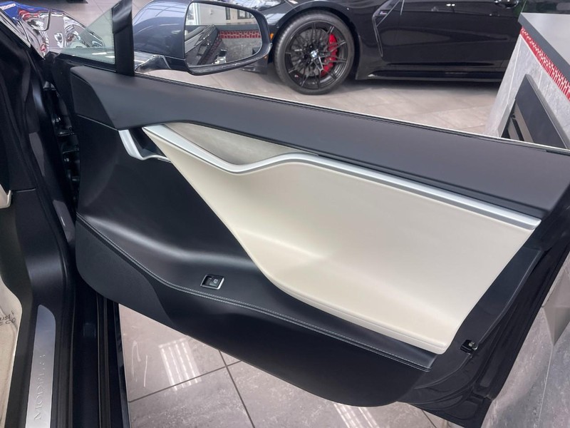 Tesla Model S Vehicle Image 12
