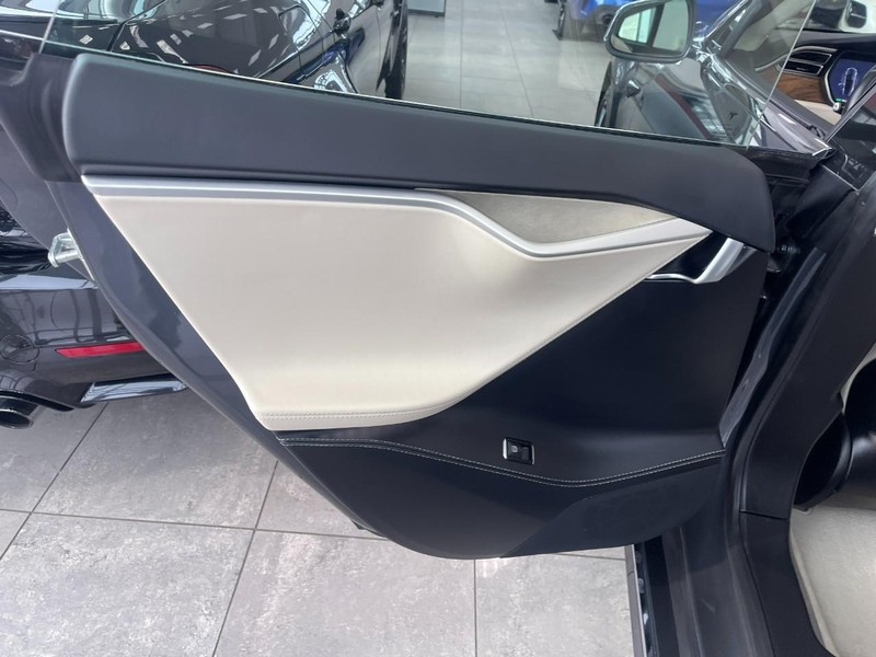 Tesla Model S Vehicle Image 19
