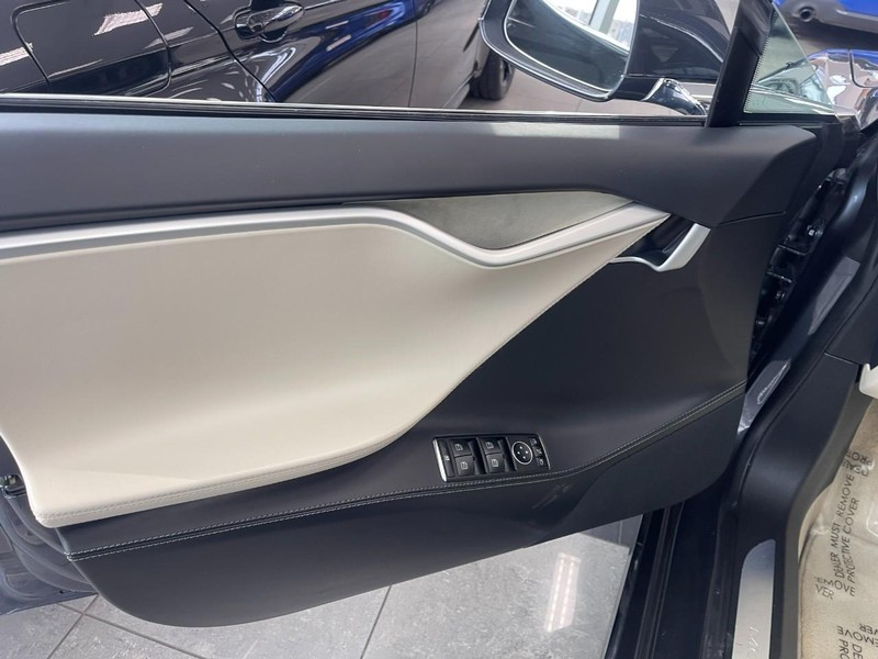 Tesla Model S Vehicle Image 22