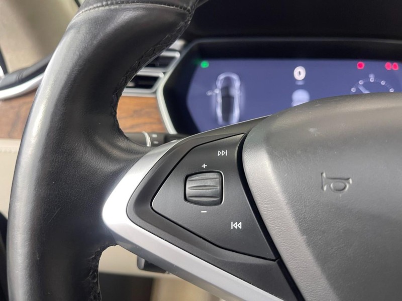 Tesla Model S Vehicle Image 25