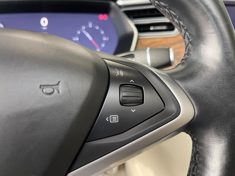 Tesla Model S Vehicle Image 26