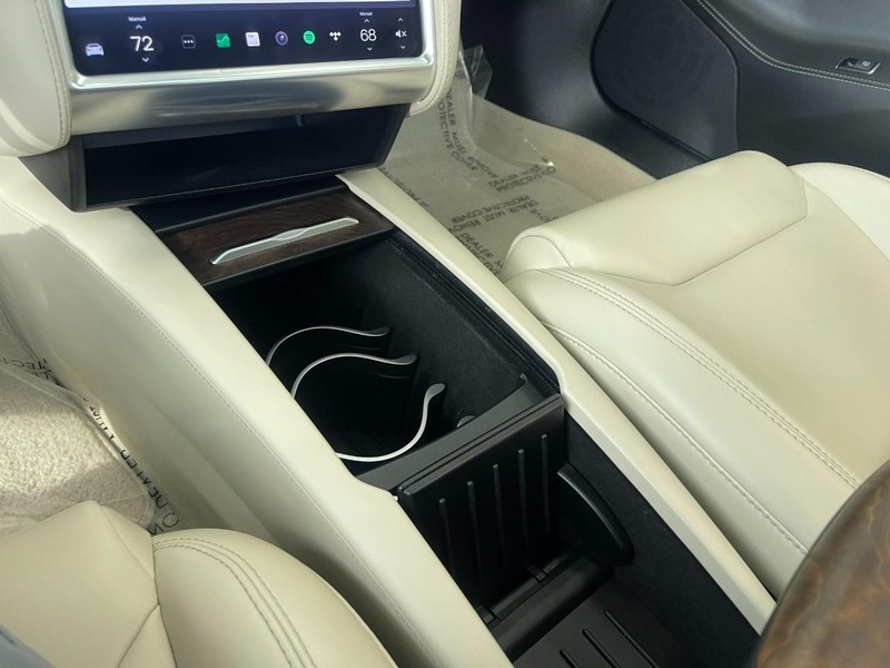 Tesla Model S Vehicle Image 31