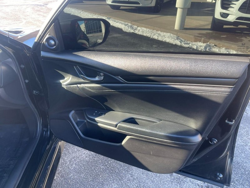 Honda Civic Hatchback Vehicle Image 10