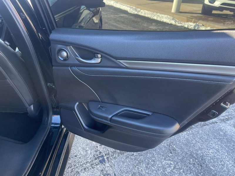 Honda Civic Hatchback Vehicle Image 12