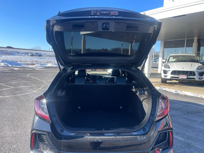 Honda Civic Hatchback Vehicle Image 13